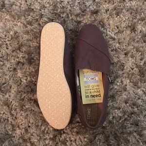NWT Toms